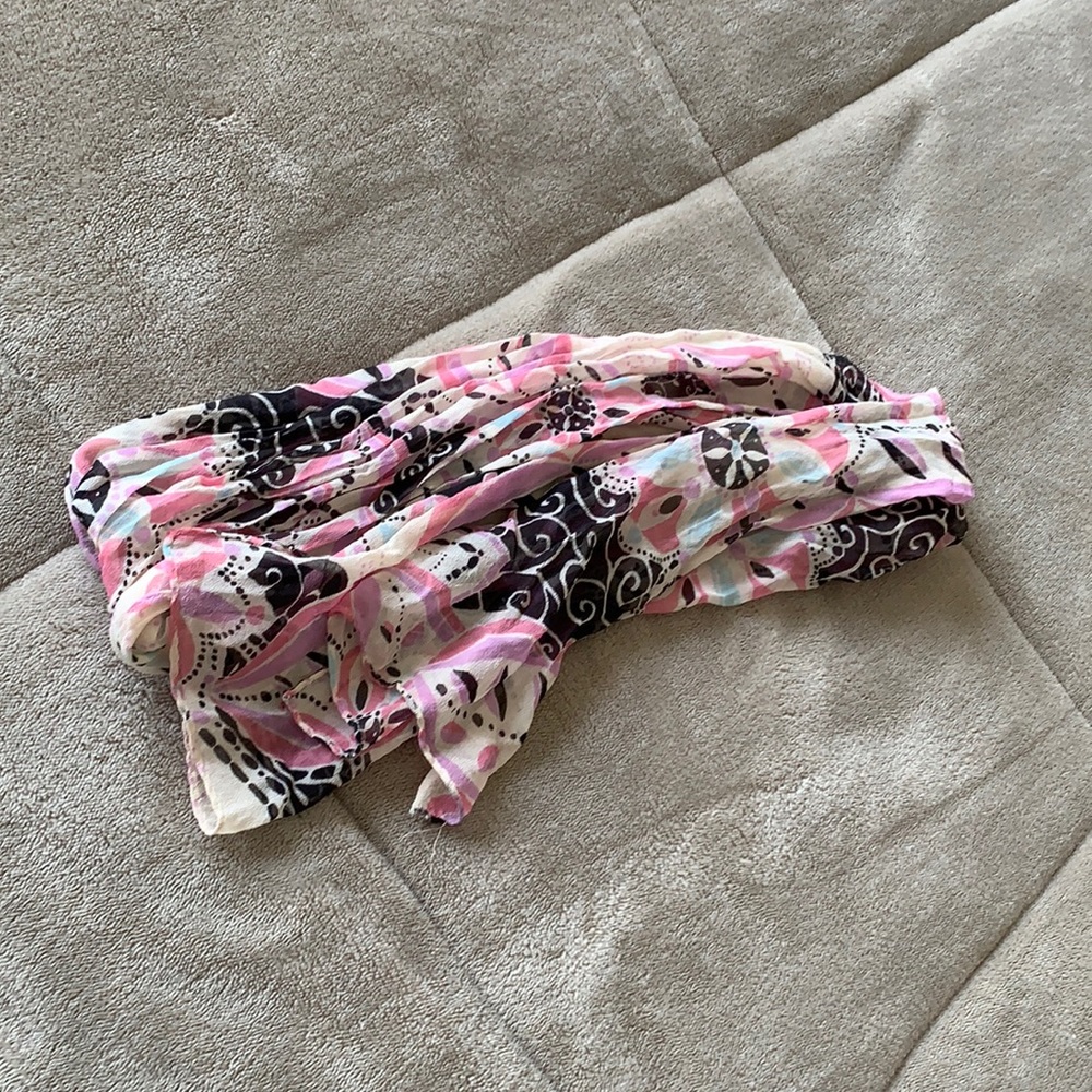 Scarf can also use on hair